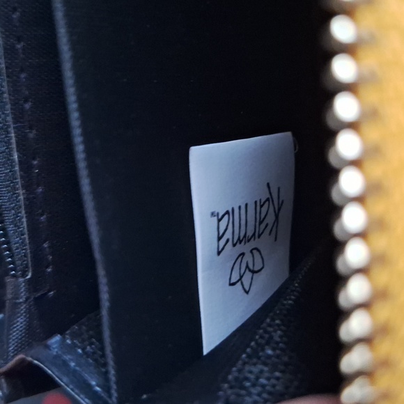 Karma Floral & Bee Wallet - Picture 5 of 5